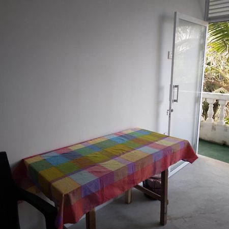 Sunray Rest - Beach View Homestay Mirissa Bagian luar foto