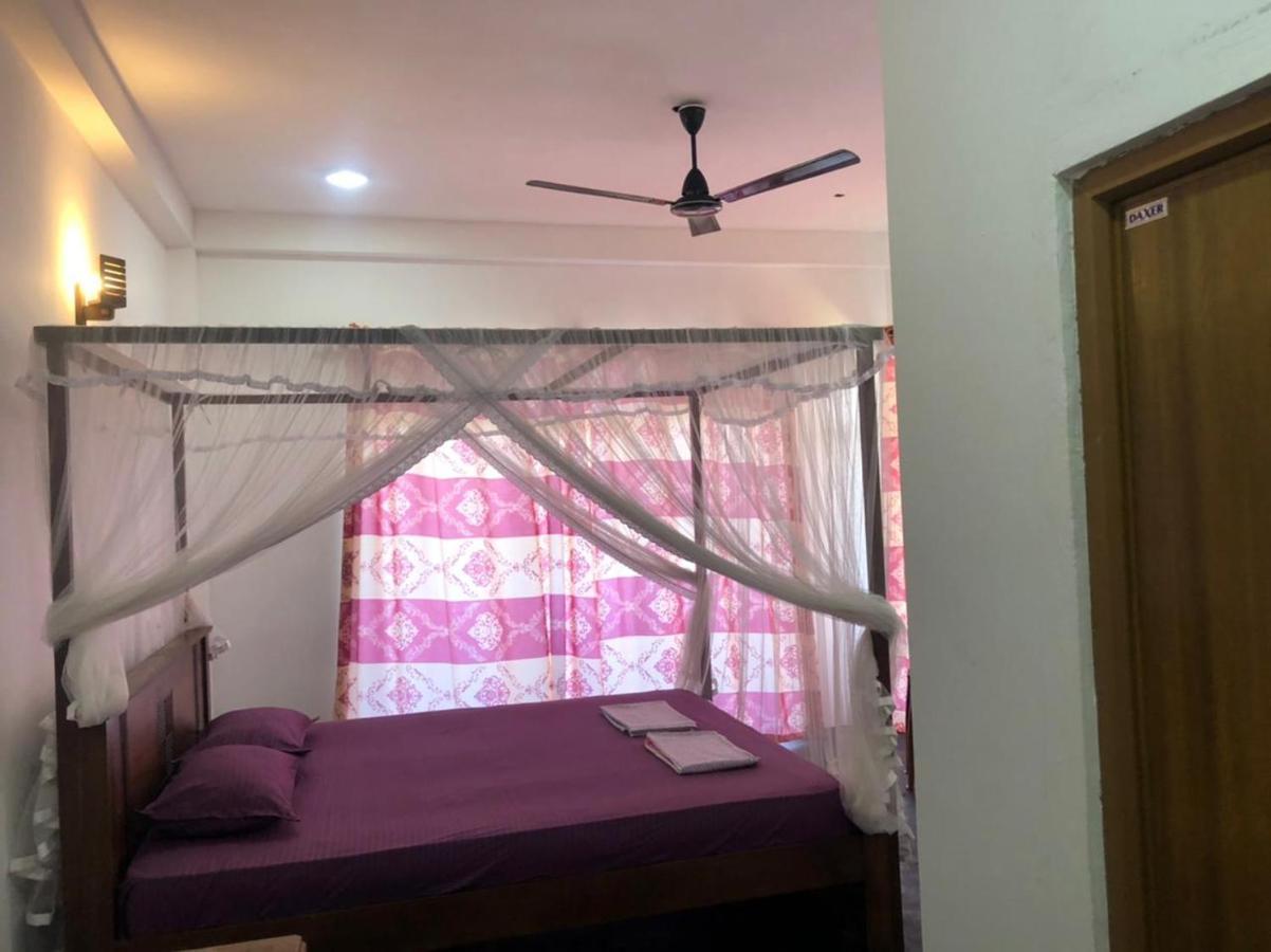 Sunray Rest - Beach View Homestay Mirissa Bagian luar foto
