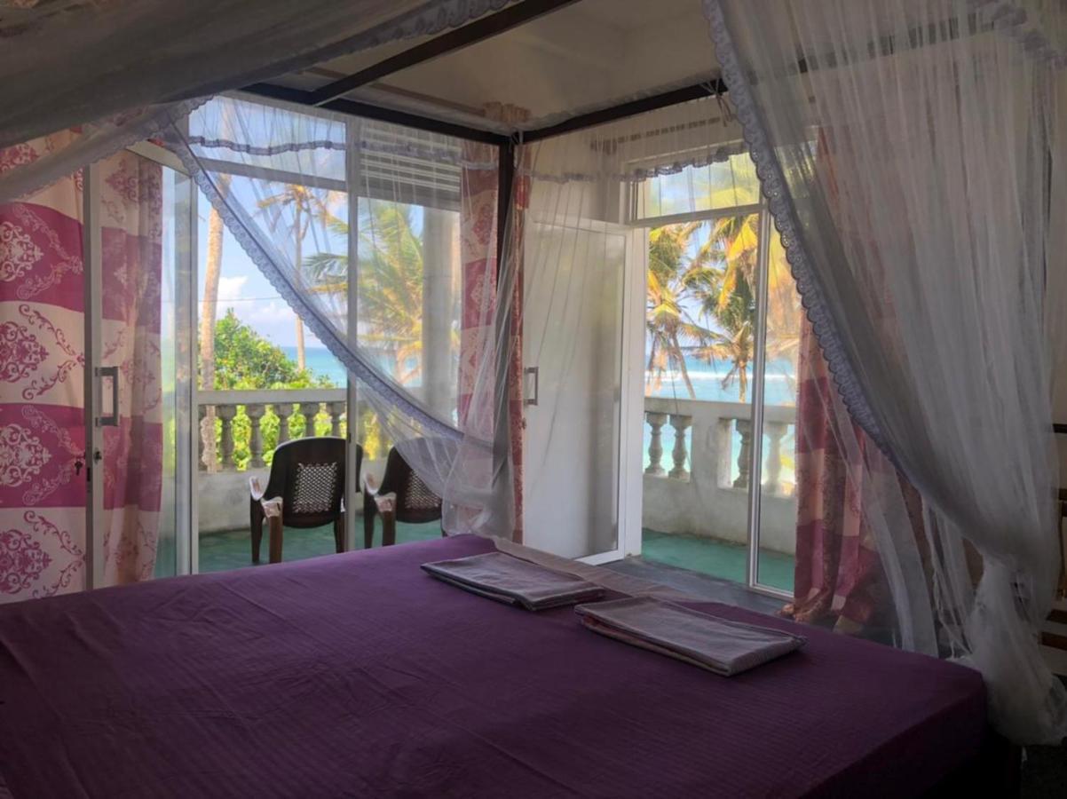 Sunray Rest - Beach View Homestay Mirissa Bagian luar foto