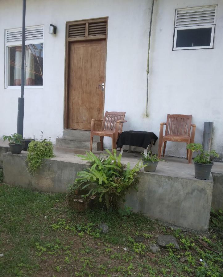 Sunray Rest - Beach View Homestay Mirissa Bagian luar foto