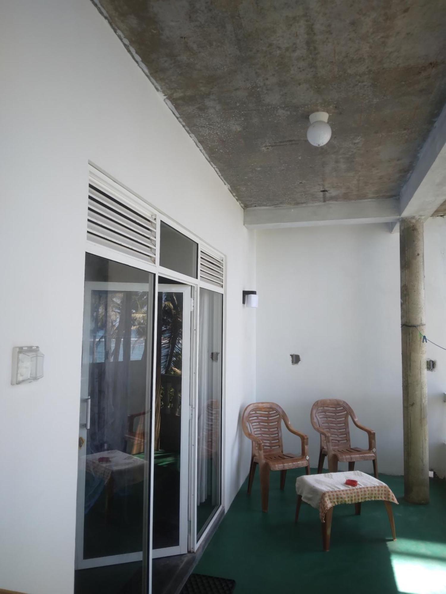 Sunray Rest - Beach View Homestay Mirissa Bagian luar foto