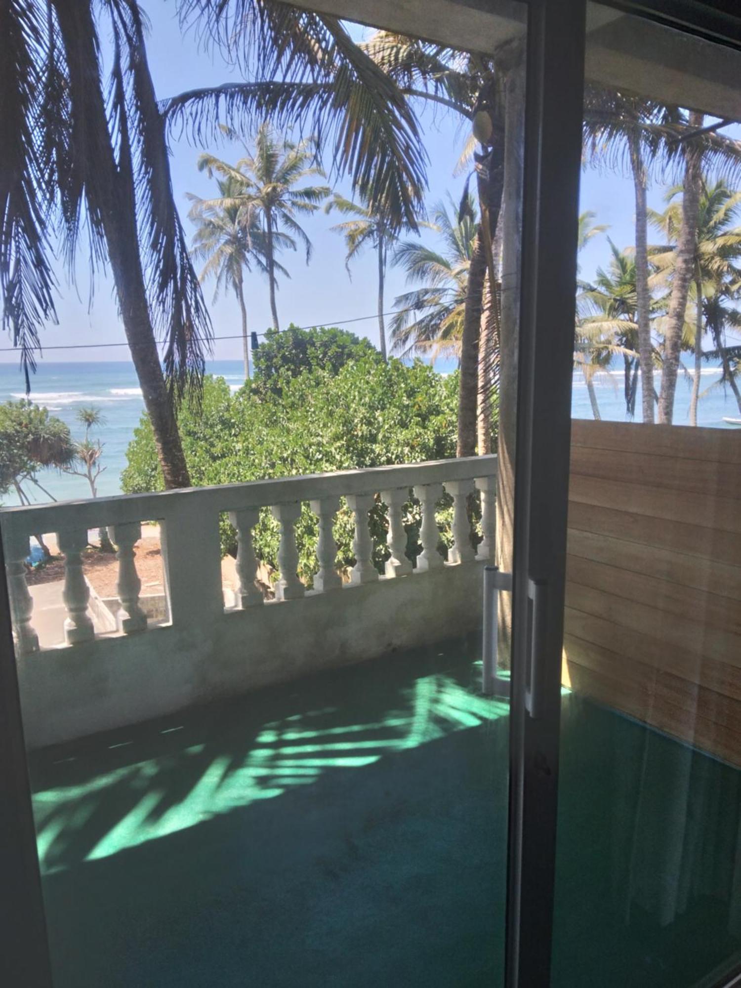 Sunray Rest - Beach View Homestay Mirissa Bagian luar foto