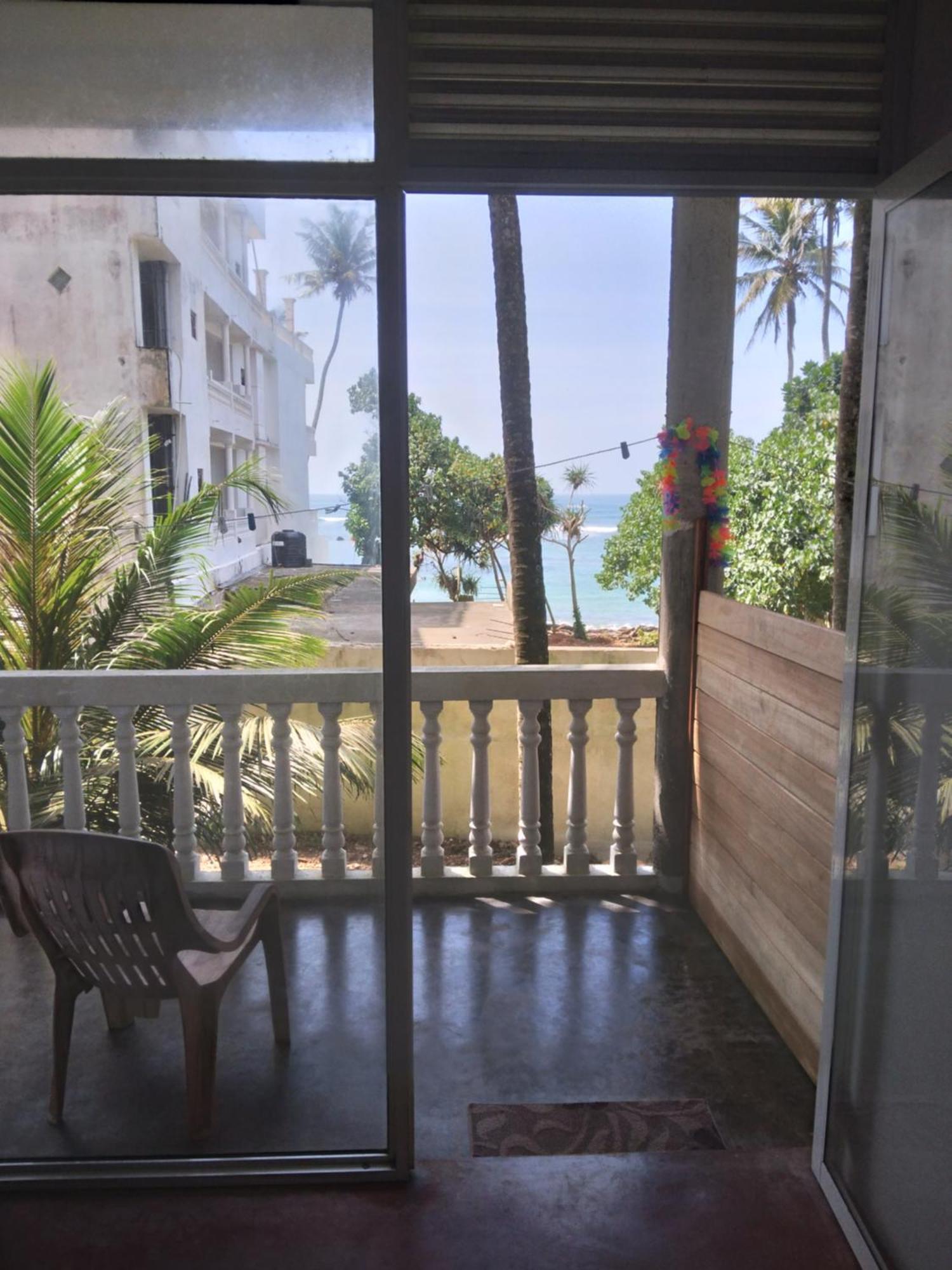 Sunray Rest - Beach View Homestay Mirissa Bagian luar foto