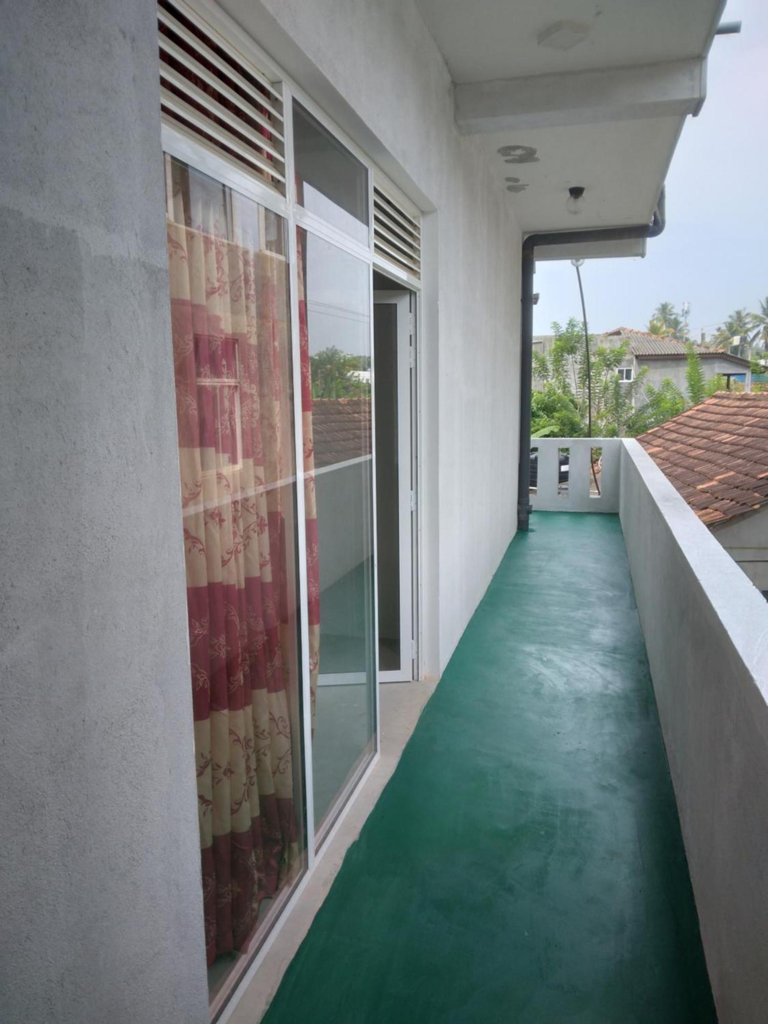 Sunray Rest - Beach View Homestay Mirissa Bagian luar foto
