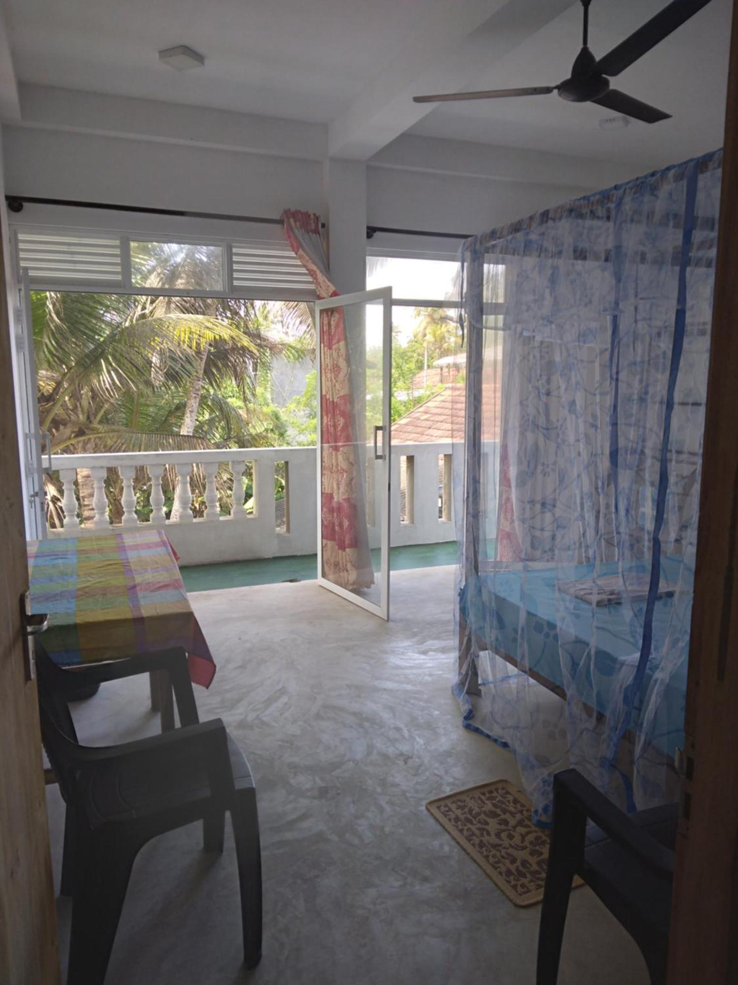 Sunray Rest - Beach View Homestay Mirissa Bagian luar foto