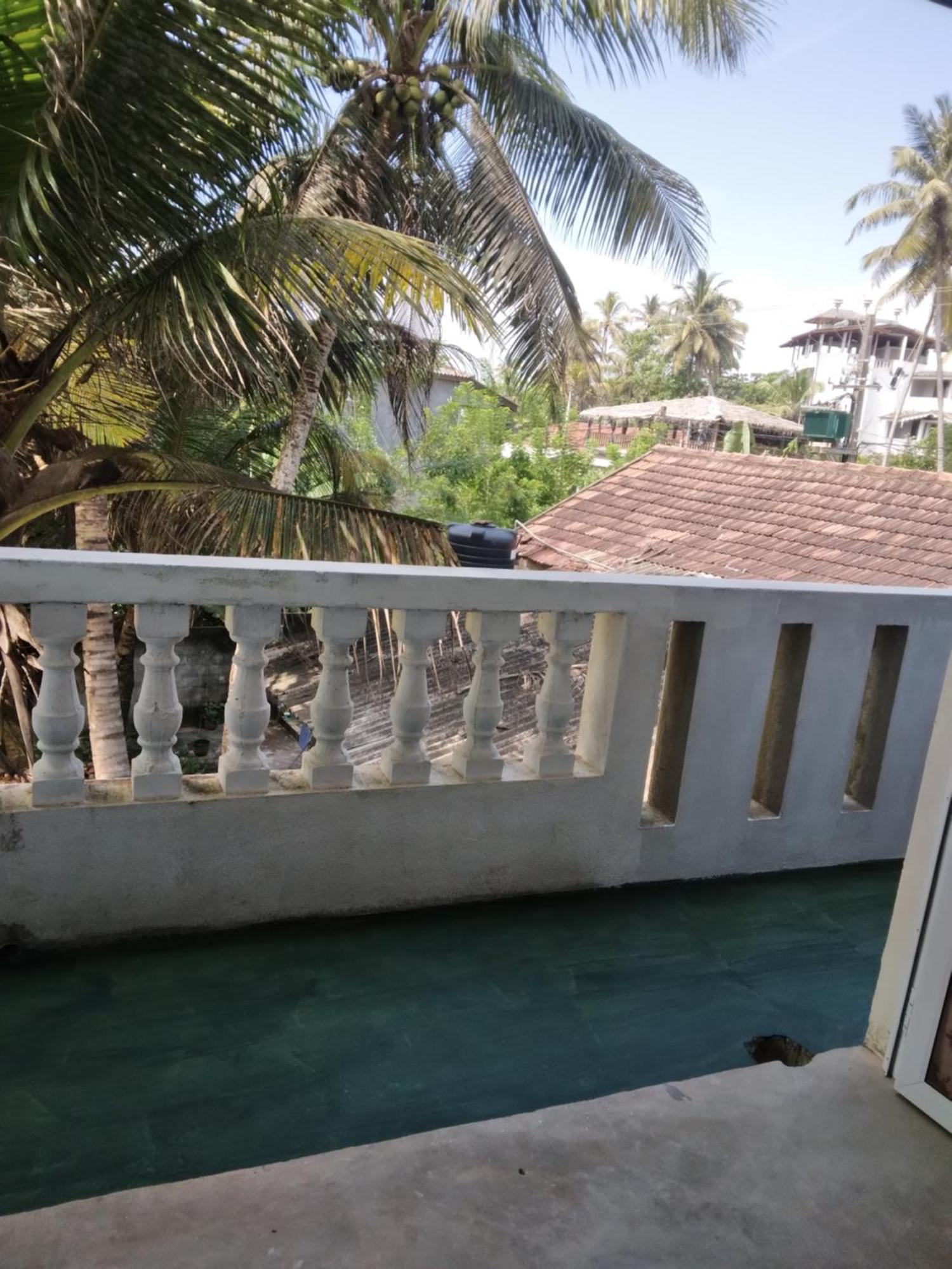 Sunray Rest - Beach View Homestay Mirissa Bagian luar foto