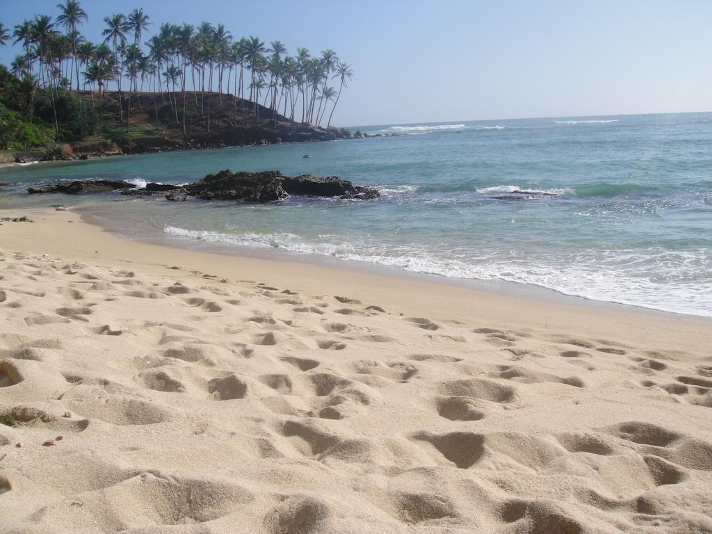 Sunray Rest - Beach View Homestay Mirissa Bagian luar foto