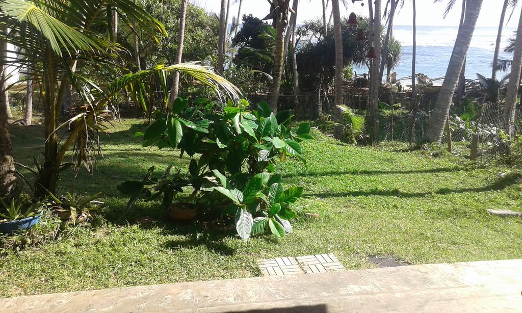 Sunray Rest - Beach View Homestay Mirissa Bagian luar foto