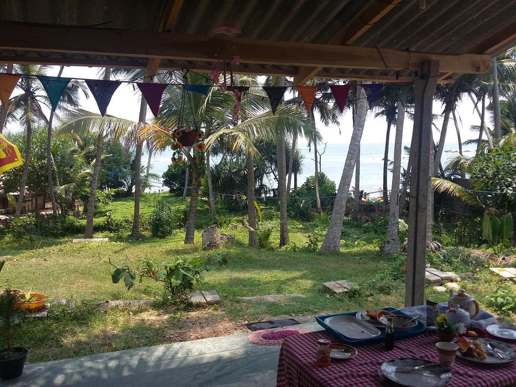 Sunray Rest - Beach View Homestay Mirissa Bagian luar foto
