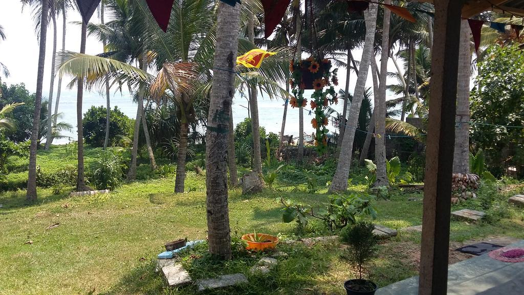 Sunray Rest - Beach View Homestay Mirissa Bagian luar foto