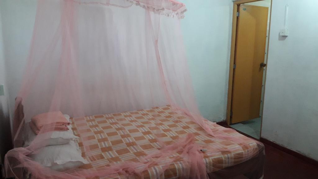 Sunray Rest - Beach View Homestay Mirissa Ruang foto