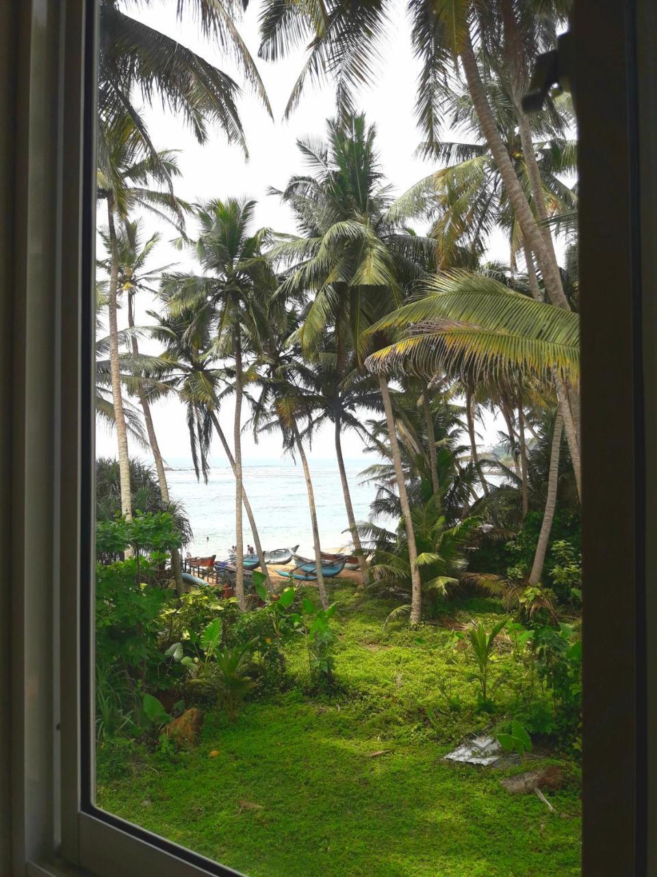 Sunray Rest - Beach View Homestay Mirissa Bagian luar foto