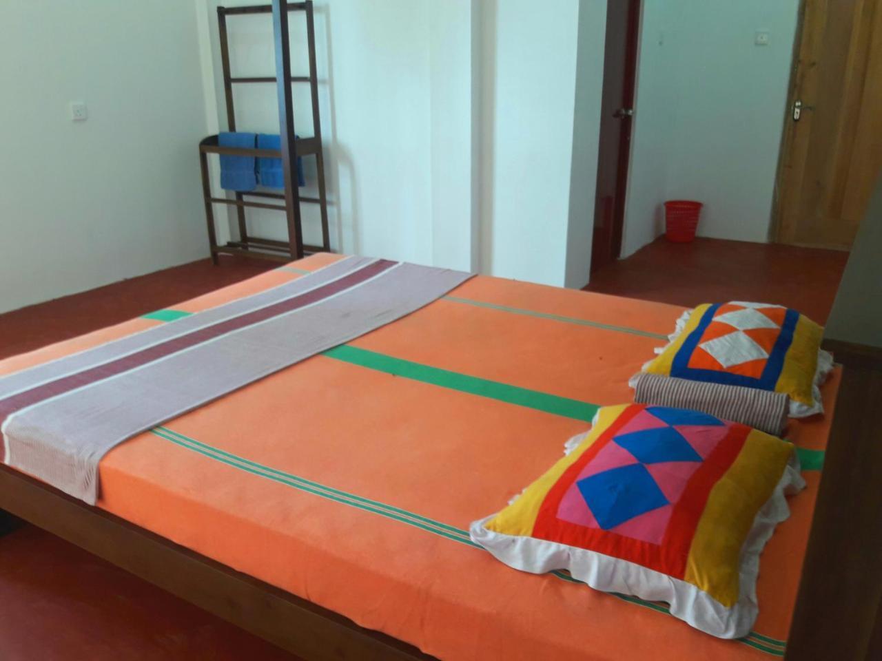 Sunray Rest - Beach View Homestay Mirissa Bagian luar foto