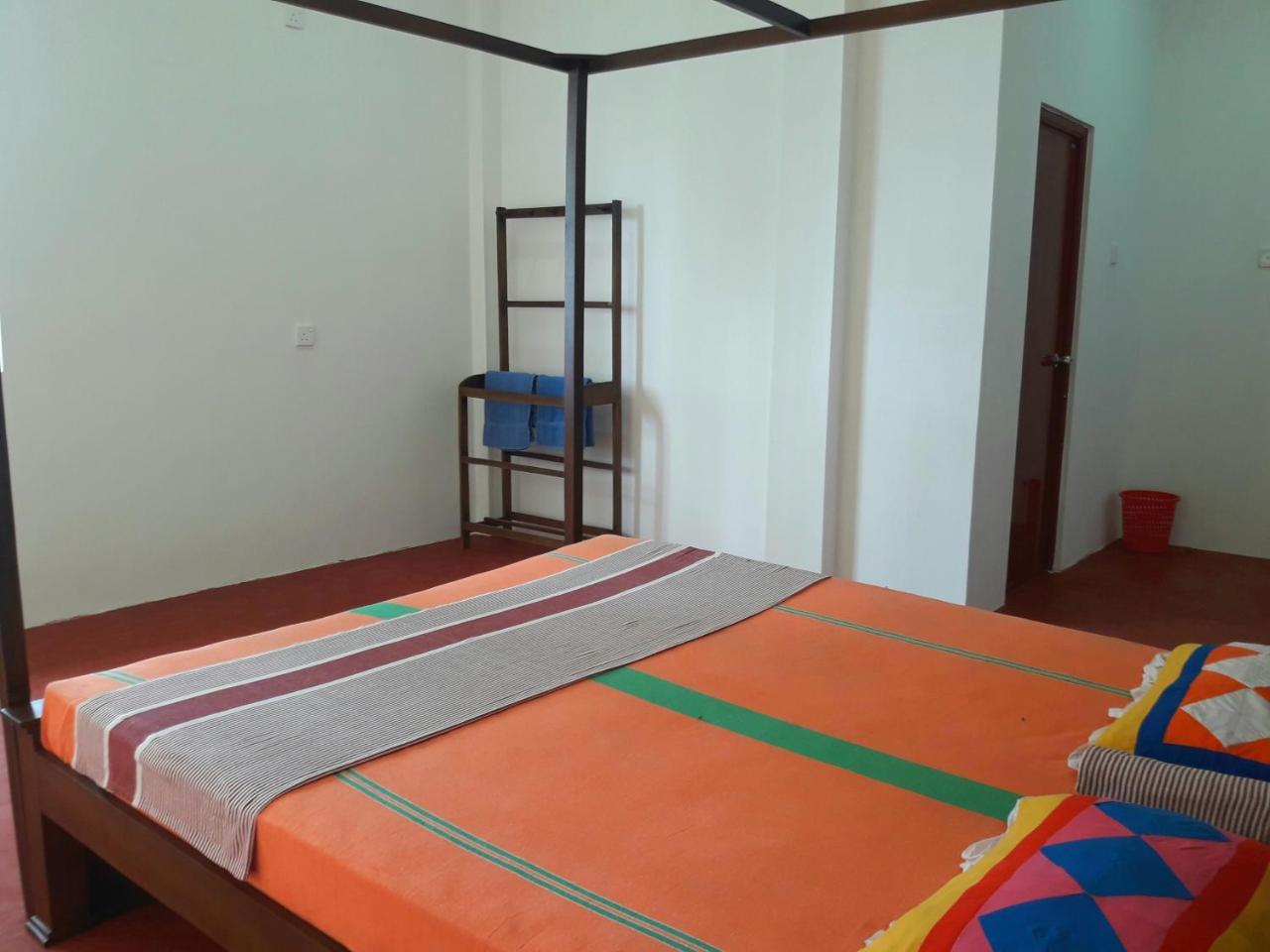 Sunray Rest - Beach View Homestay Mirissa Bagian luar foto